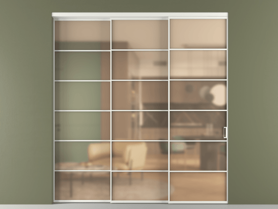 Алюминевая перегородка vn3_04_ Алюминий светло-серый Сатинированное оранжевое стекло, триплекс, 6мм. Цвет Алюминий светло-серый. Материал Алюминий в эмали. Коллекция Перегородка Formato внутри проёма 3 створки с синхронным механизмом. Картинка.